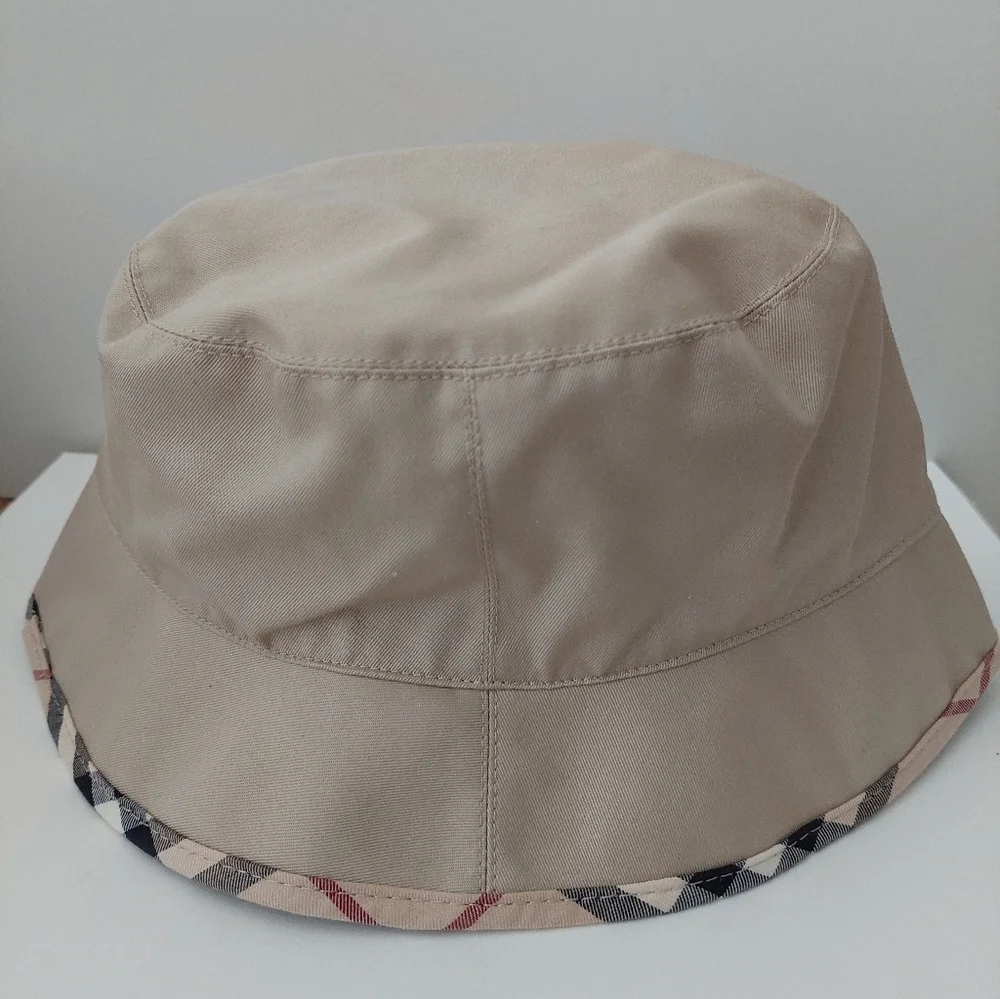 Burberry stylish beige